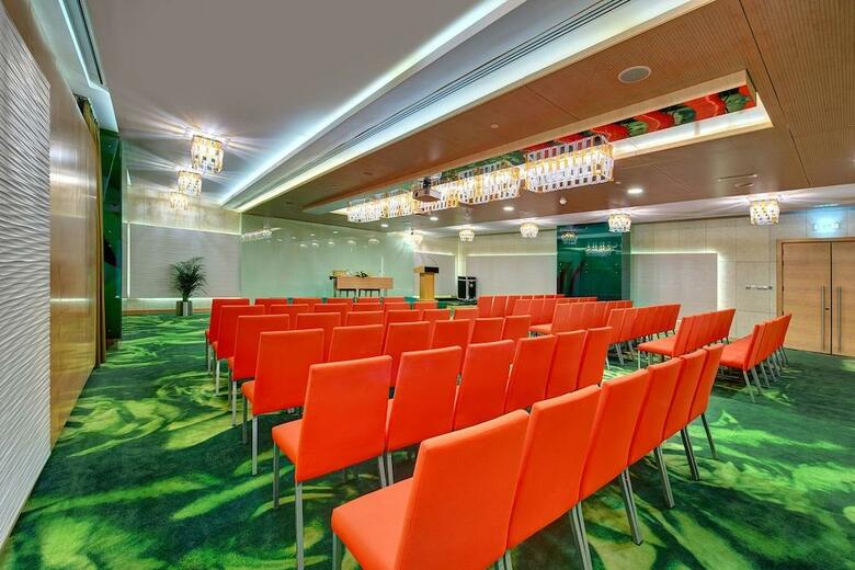 Al Khoory Executive Hotel, Al Wasl