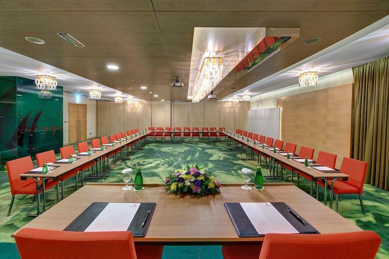 Al Khoory Executive Hotel, Al Wasl