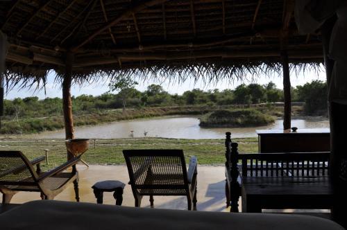 Lodge Cadjan Earth