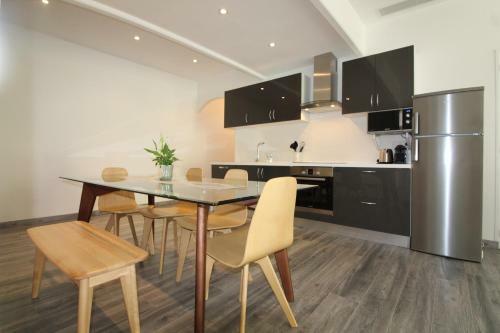 Spacious Apartment In Old Town Antibes