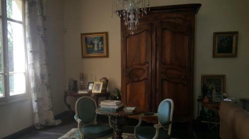 Hostal Manoir En Crau