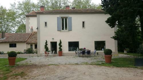 Hostal Manoir En Crau
