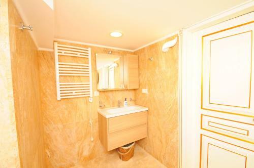 Orbi City White Sails Apart Hotel
