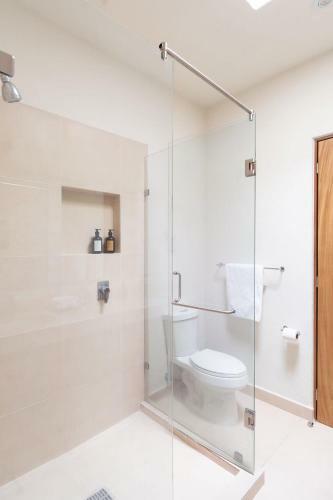 Spacious 3 Bedroom Villa With Free Parking