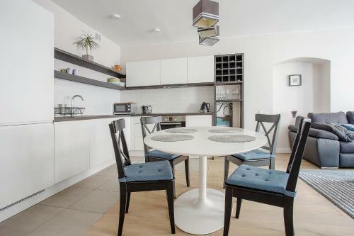 Baron Old Town Apartments