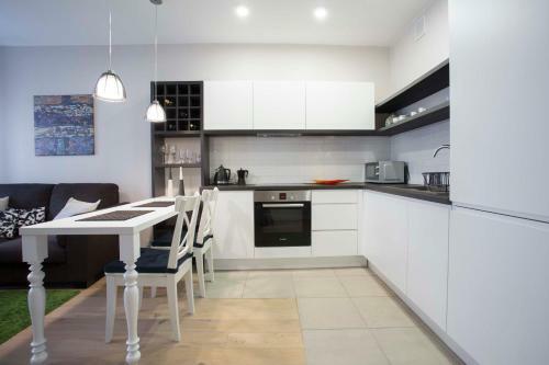 Baron Old Town Apartments