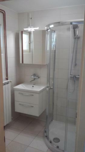 Apartma Med Oljkami