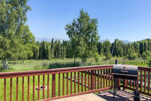 Anchorage Abode With Garden And Chugach Mtn Views