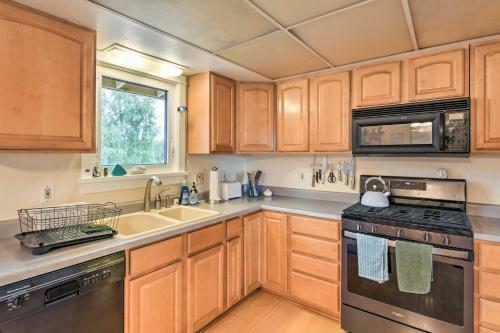 Anchorage Abode With Garden And Chugach Mtn Views