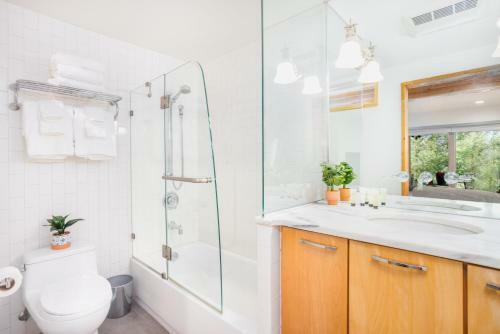 Downtown Contemporary Coastal Condo