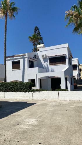 Beachfront 2 Bedroom Villa In Pervolia Larnaca.