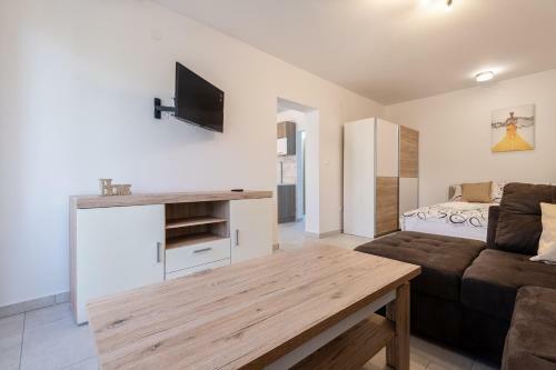 Apartments Mira