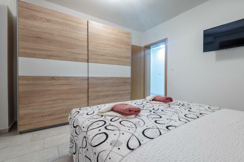 Apartments Mira