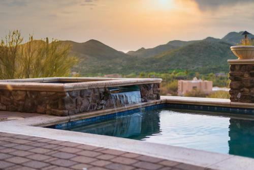 Sunbeam By Avantstay Elegant, Private Desert Home W Infinity Pool, Spa & View