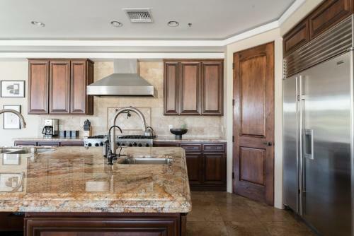 Sunbeam By Avantstay Elegant, Private Desert Home W Infinity Pool, Spa & View