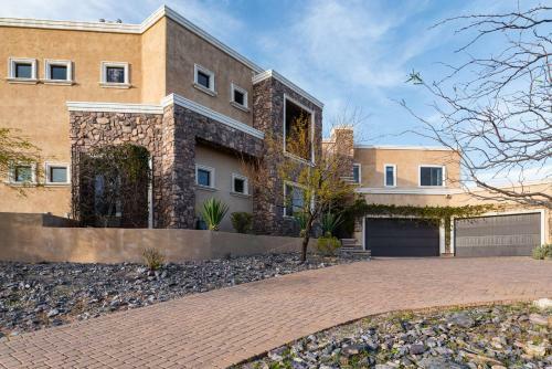 Sunbeam By Avantstay Elegant, Private Desert Home W Infinity Pool, Spa & View