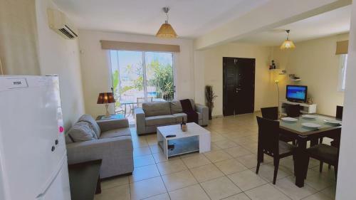 Stay : Sunny Bay Villa