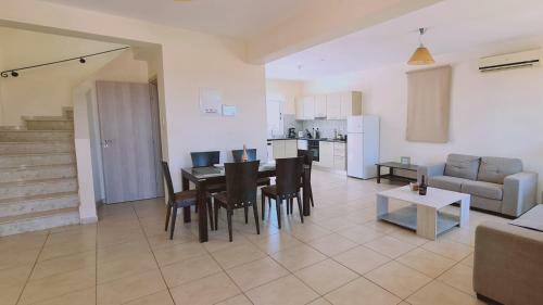 Stay : Sunny Bay Villa