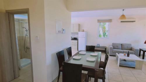 Stay : Sunny Bay Villa