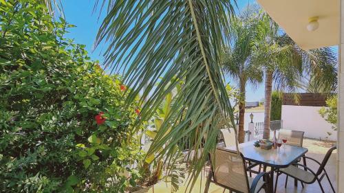 Stay : Sunny Bay Villa