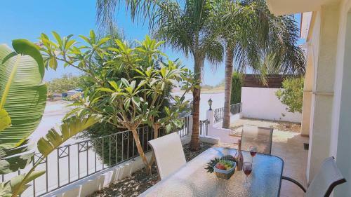 Stay : Sunny Bay Villa
