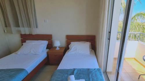 Stay : Sunny Bay Villa