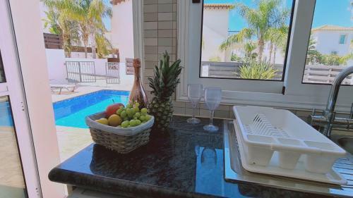 Stay : Sunny Bay Villa