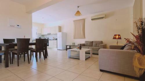 Stay : Sunny Bay Villa