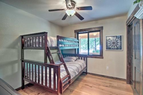 Spacious Pinetop Cabin With Deck, Grill And Yard!