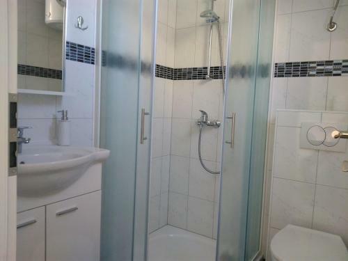 Hostal Rooms With Wifi Vis - 8905