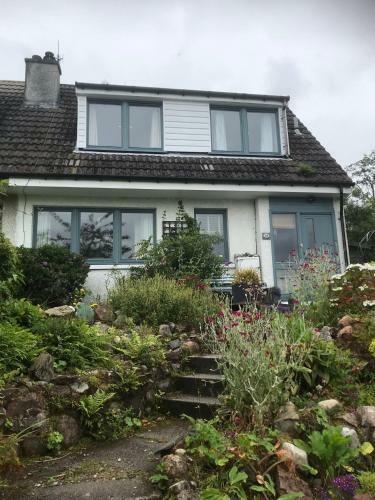 Cosy House With Loch View