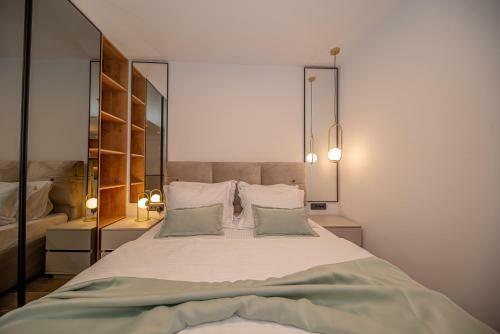 Hostal N&n Lux Guest House