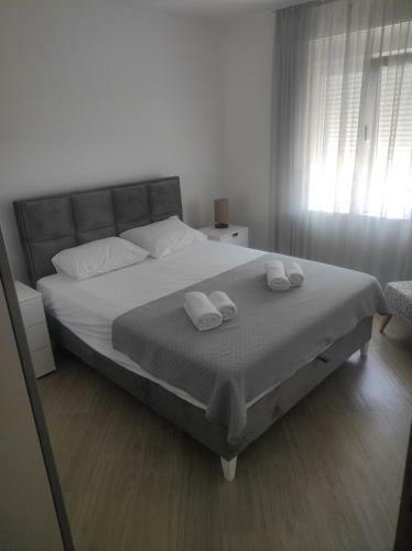 Spacious Apartment With Queen Bad And Sea View