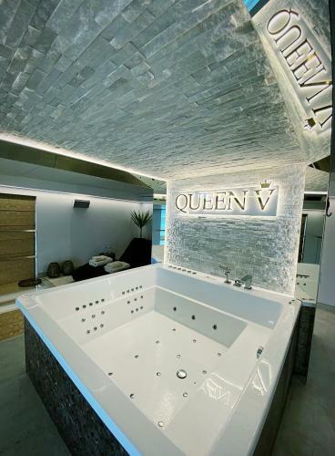 Luxury Queen V Apartment With Jacuzzi