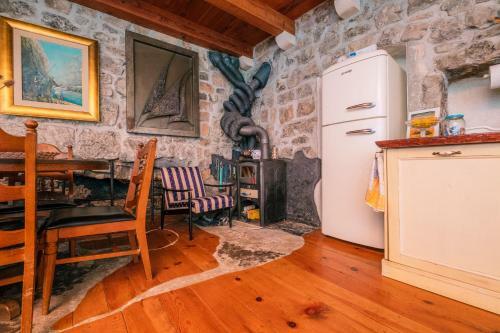 Authentic Boka House With Artistic Soul