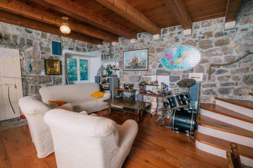 Authentic Boka House With Artistic Soul