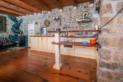 Authentic Boka House With Artistic Soul
