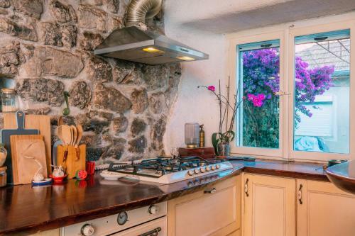 Authentic Boka House With Artistic Soul