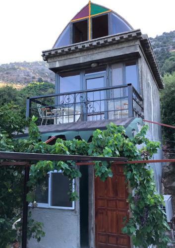 Lodge Heredot's House