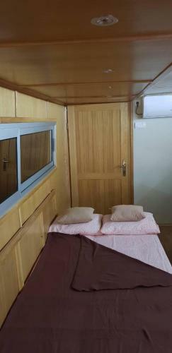Free Room Boat Apartment