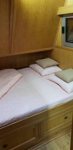 Free Room Boat Apartment