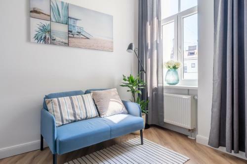 Sunny & Quiet Former Library Apartment - Ideal Location