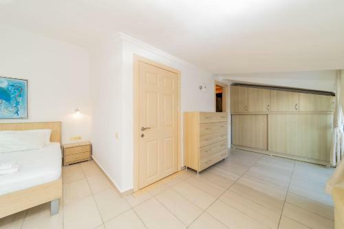 Central Villa With Garden And Pool In Kemer