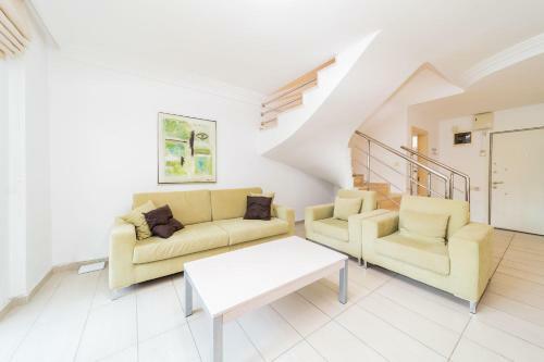 Central Villa With Garden And Pool In Kemer
