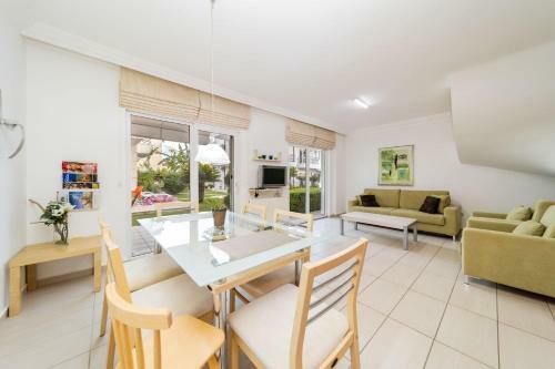 Central Villa With Garden And Pool In Kemer