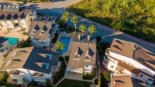 Central Villa With Garden And Pool In Kemer