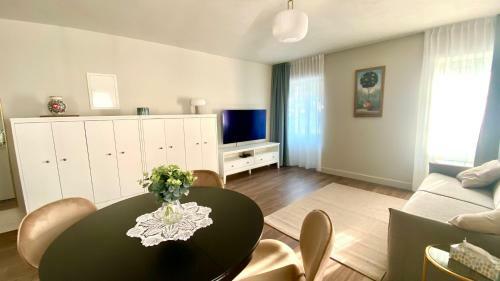 Lovely 1-bedroom Apartment With Balcony