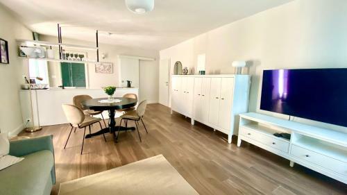 Lovely 1-bedroom Apartment With Balcony