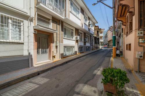 Spacious Apartment In The Historical Center Of Bursa