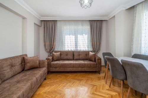 Centrally Located 2 Bedroom Apartment